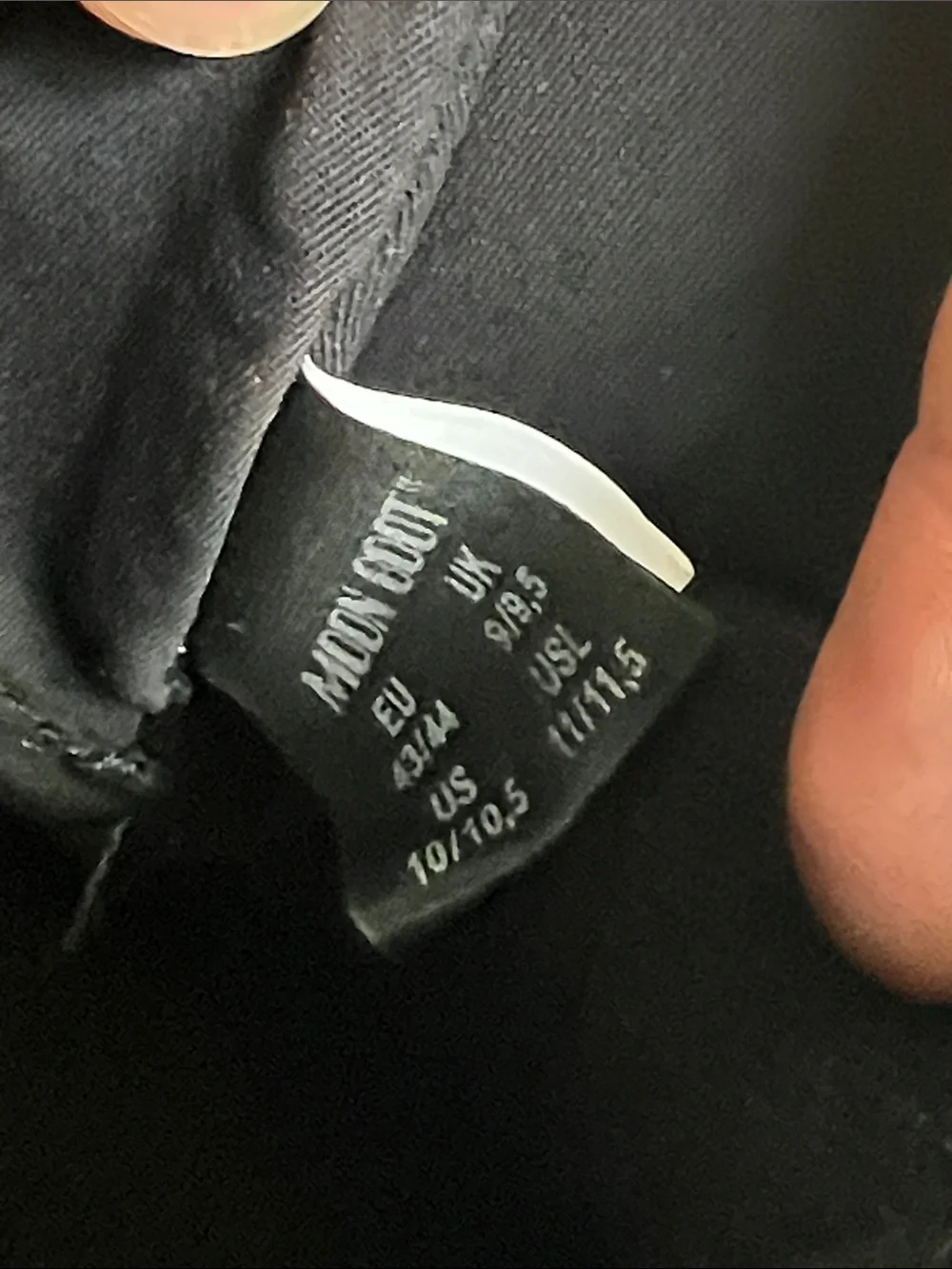 Moon Boot new tag